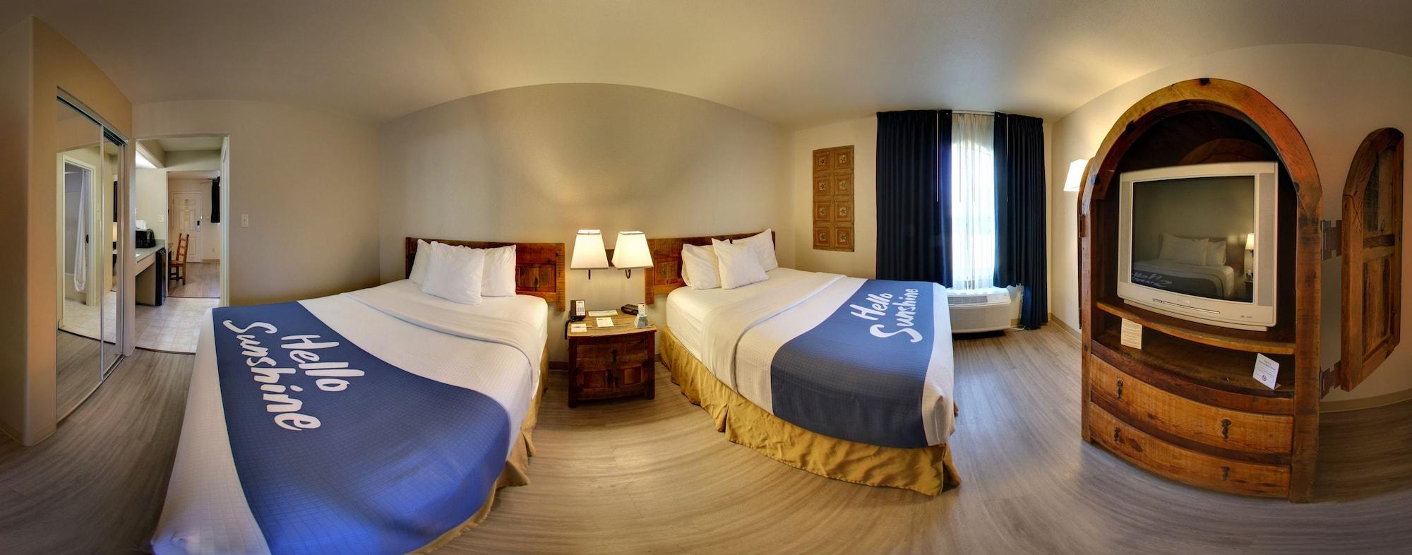 Days Inn & Suites By Wyndham Llano Exterior photo