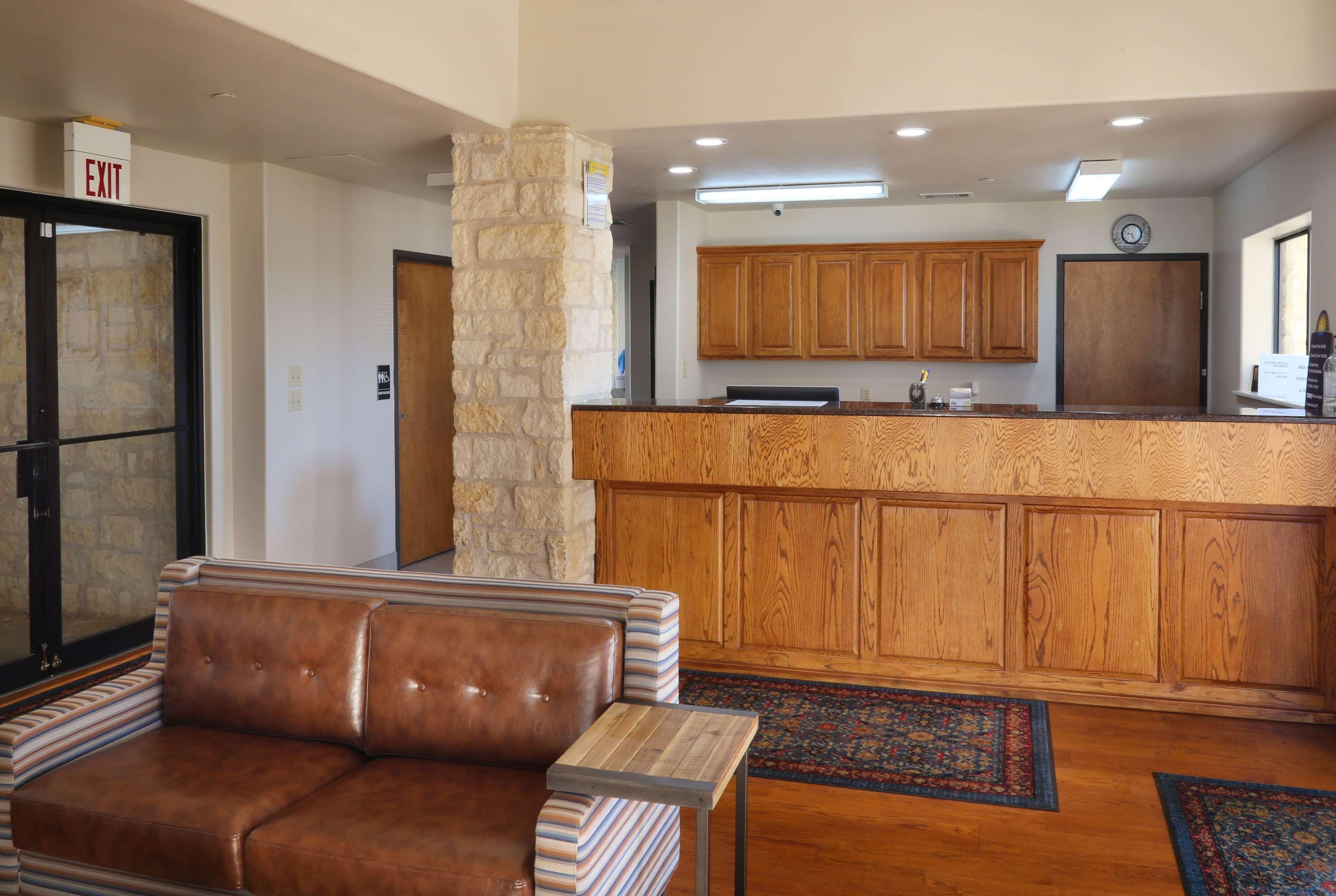 Days Inn & Suites By Wyndham Llano Exterior photo