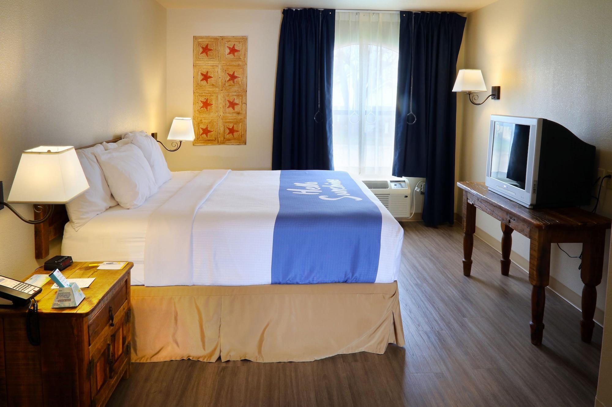 Days Inn & Suites By Wyndham Llano Exterior photo
